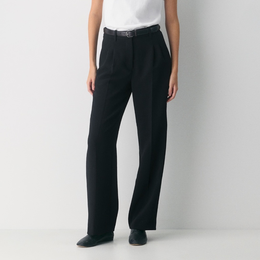 Aritzia Effortless Pants crepette in black